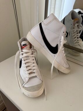Nike Blazer Mid 77